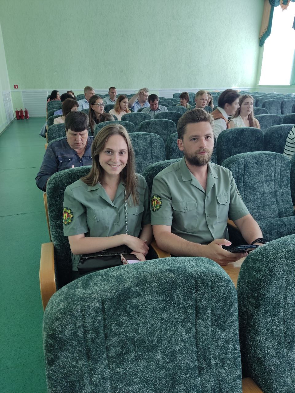 
							Молодые специалисты Чериковского лесхоза					
